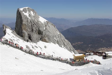 玉龍雪山泰山哪個高